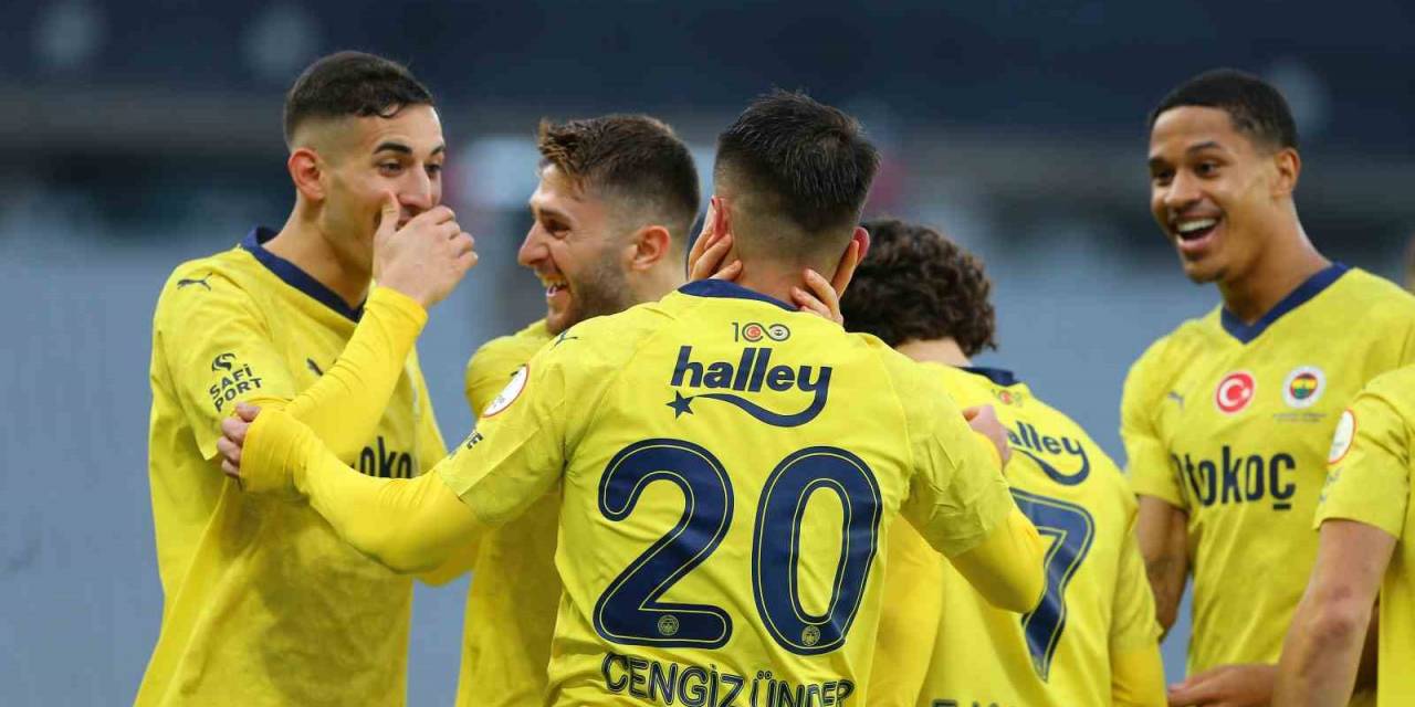 Trendyol Süper Lig: İstanbulspor: 1 - Fenerbahçe: 5 (Maç Sonucu)