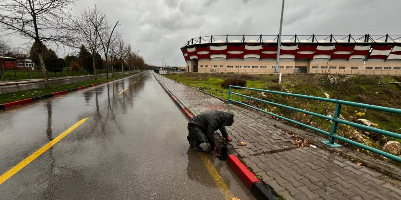 Manisa Büyükşehir Ve Maski Ekipleri Fırtınaya Karşı Sahada