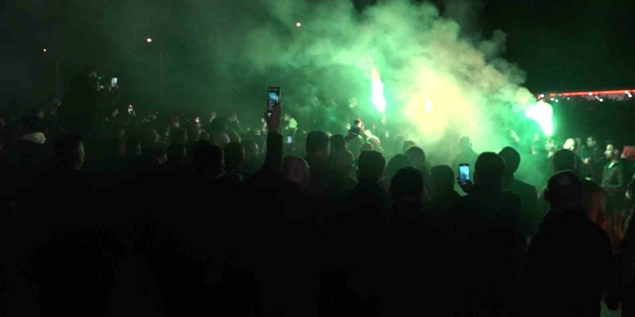 Bursa Büyükşehir Belediye Başkanı Aktaş, Bursa’da Meşalelerle Karşılandı