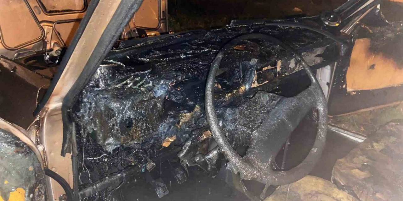 Osmaniye’de Park Halindeki Otomobil Alev Alev Yandı