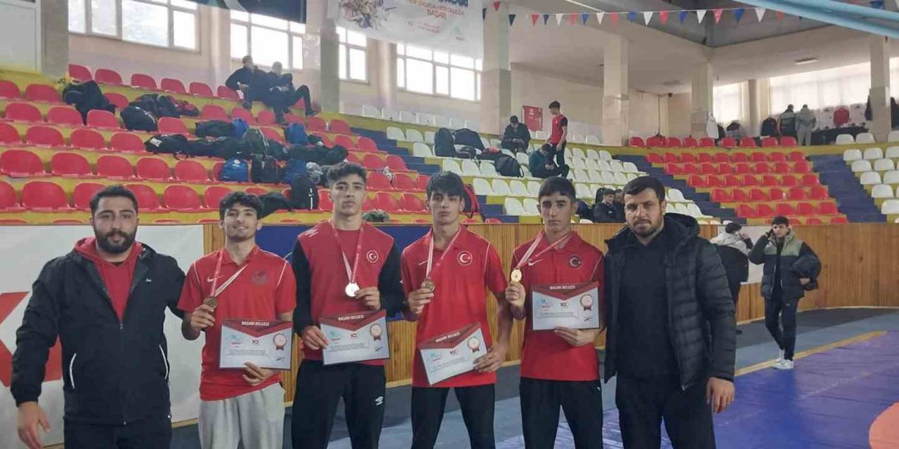 Malatya Güreş Şampiyonalarında Başarı Elde Etti