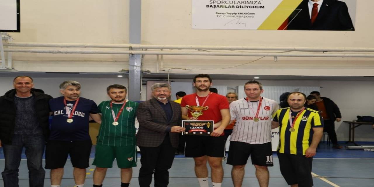 Gediz’de Ayak Tenisi Turnuvası Sona Erdi