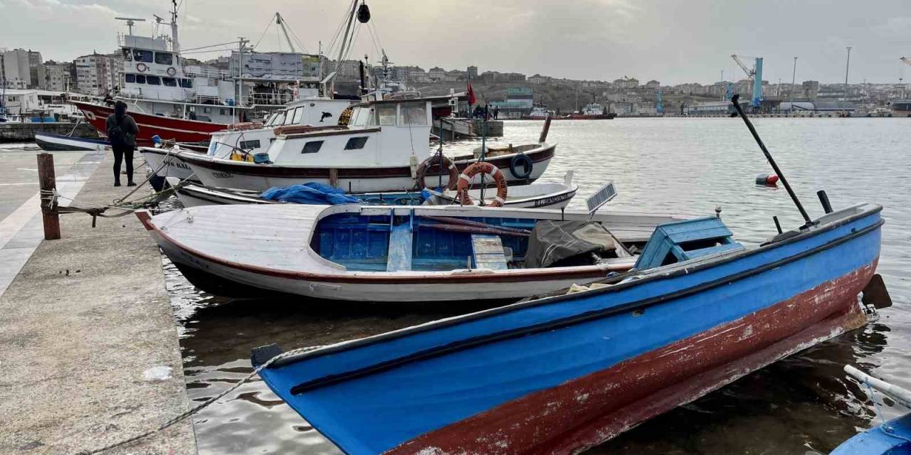 Bandırma’da Şiddetli Fırtına: Deniz Seviyesi Yarım Metre Yükseldi