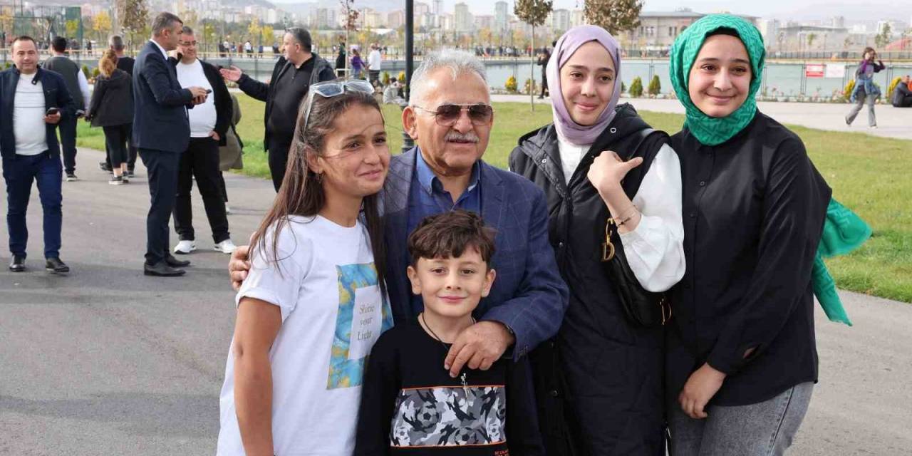 Kayserili Millet Bahçesi’ni Sevdi