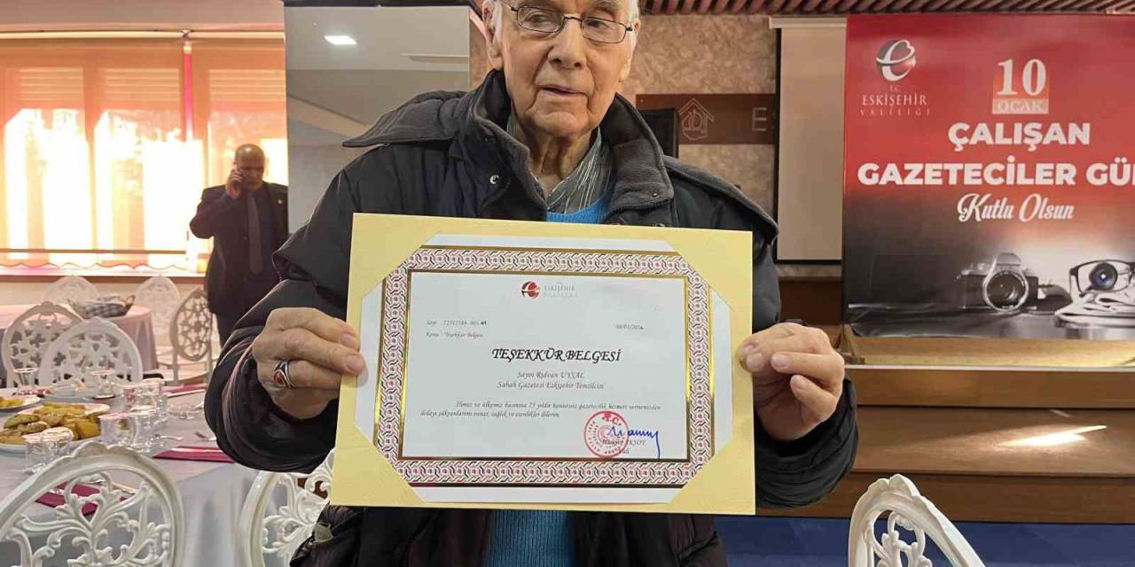 91 Yaşında Hâlâ Gazetecilik Yapan Rıdvan Uysal’a Teşekkür Belgesi