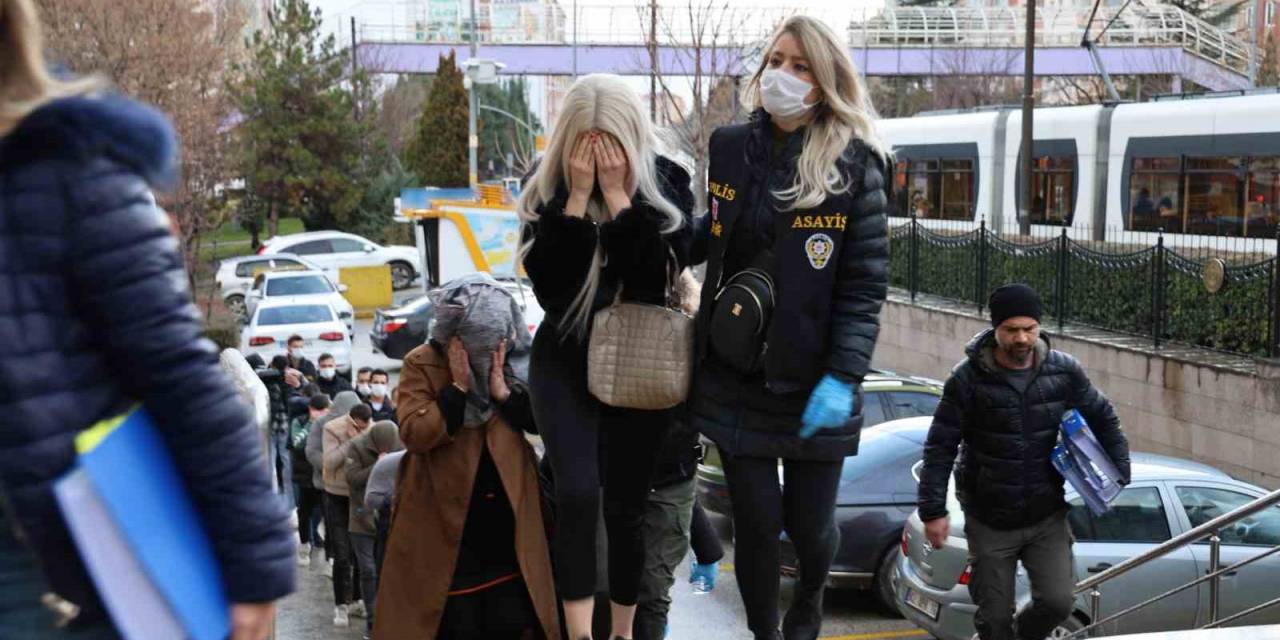 ‘Barbie-es’ Fuhuş Operasyonunda Yakalanan 18 Şüpheli Adliyeye Sevk Edildi