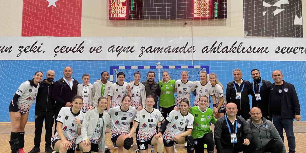 Konyaaltı Belediye Spor Kulübü Kadın Hentbol Takımı Dolu Dizgin