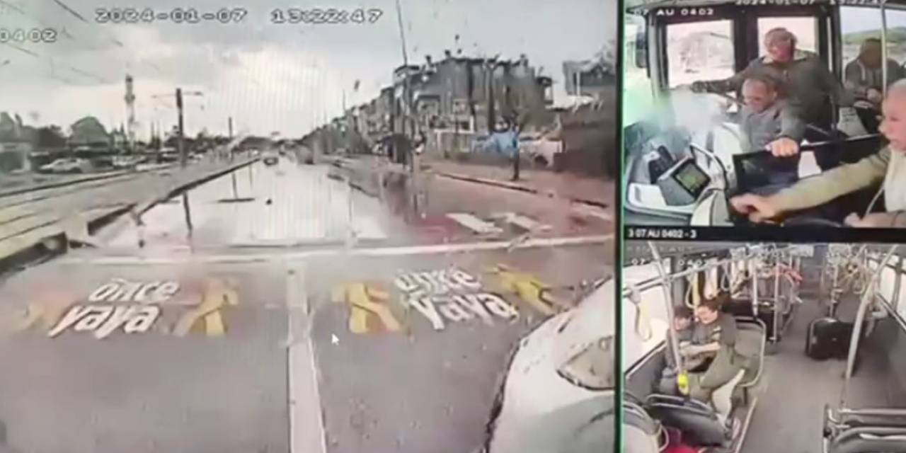 Halk Otobüsüyle Hafif Ticari Aracın Çarpışma Anı Kamerada