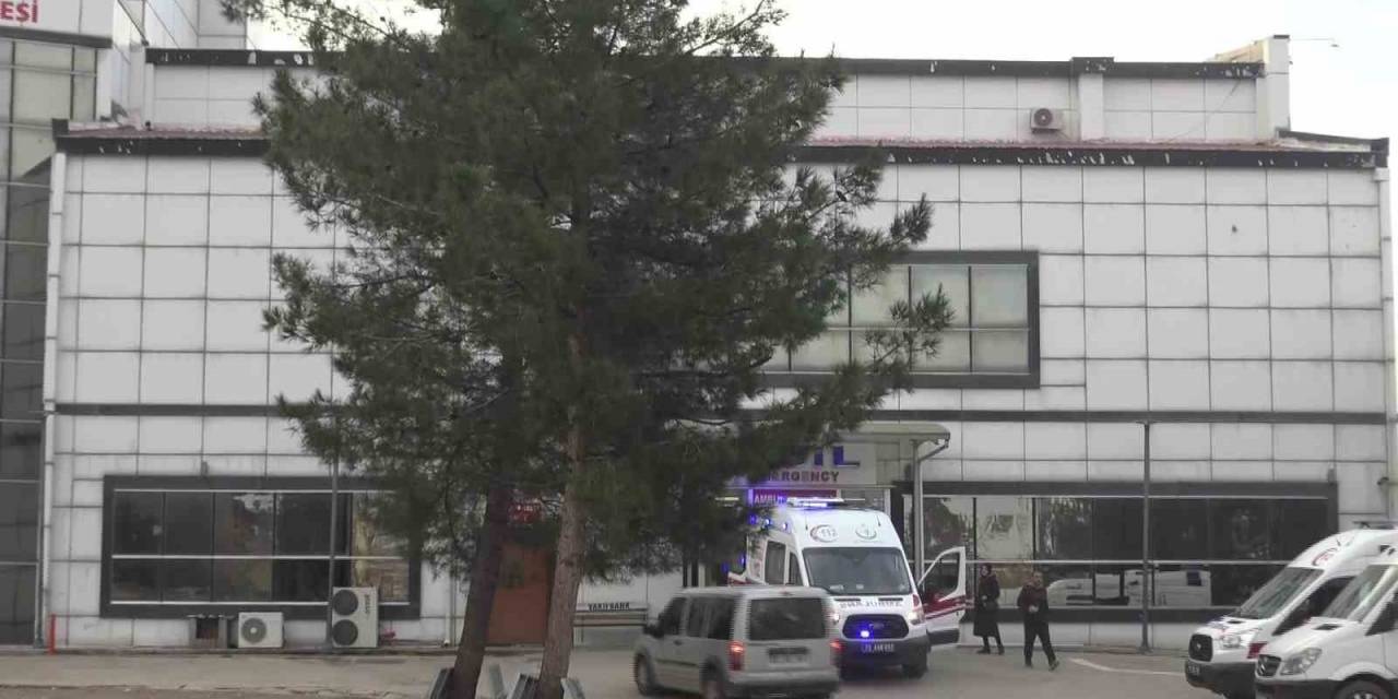 Gercüş’te Takla Atan Otomobilde Biri Bebek 5 Kişi Yaralandı