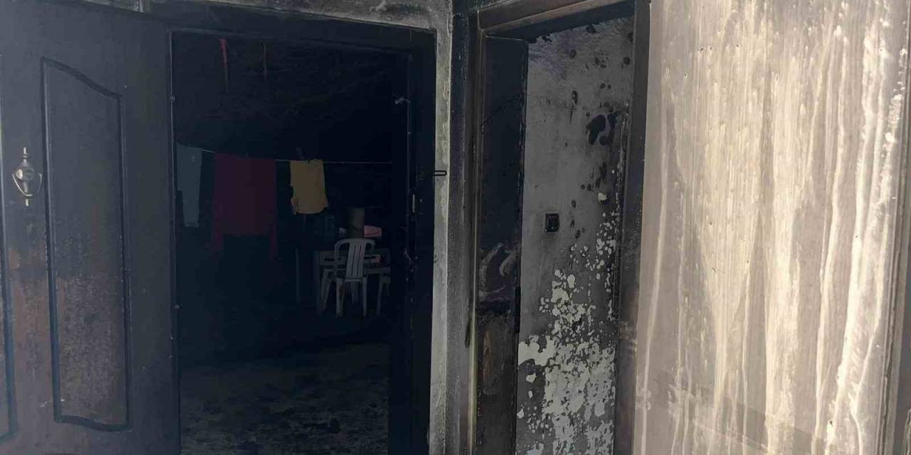 Babasına Kızan Afgan Uyruklu Genç Benzin Dökerek Yaktığı Evde Kardeşinin Ölümüne Sebep Oldu