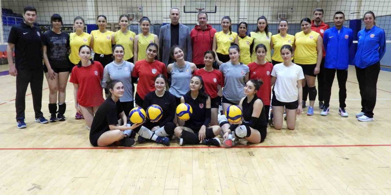 Kepez’de Voleybol Ateşi Yeniden Yakıldı