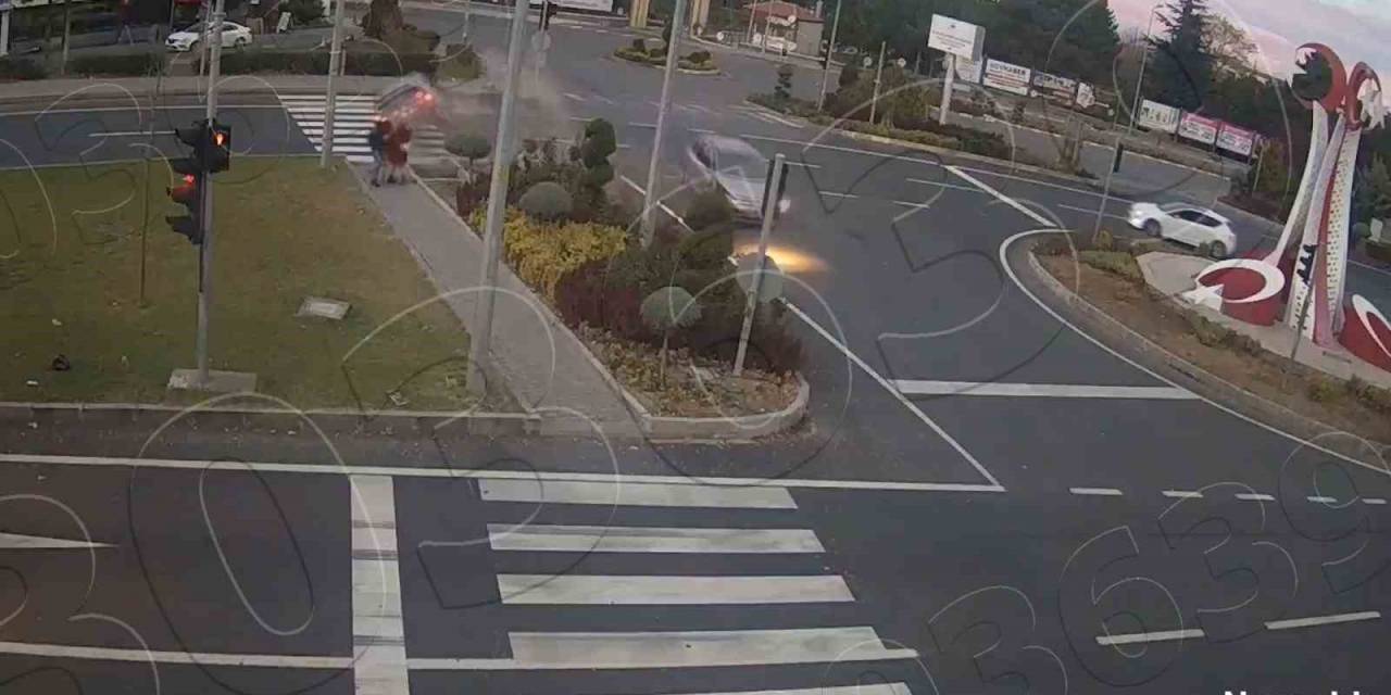 Savrulan Otomobilin Altında Kalmaktan Saniyelerle Kurtuldular