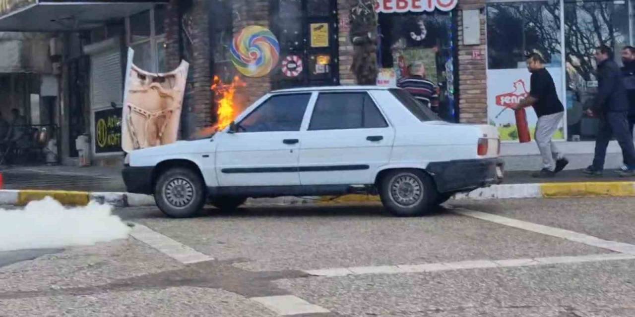 Erdek’te Alev Alan Tofaş Otomobili Esnaf Söndürdü