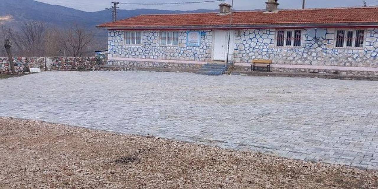 Öğrenciler Toz Ve Çamurdan Kurtuldu