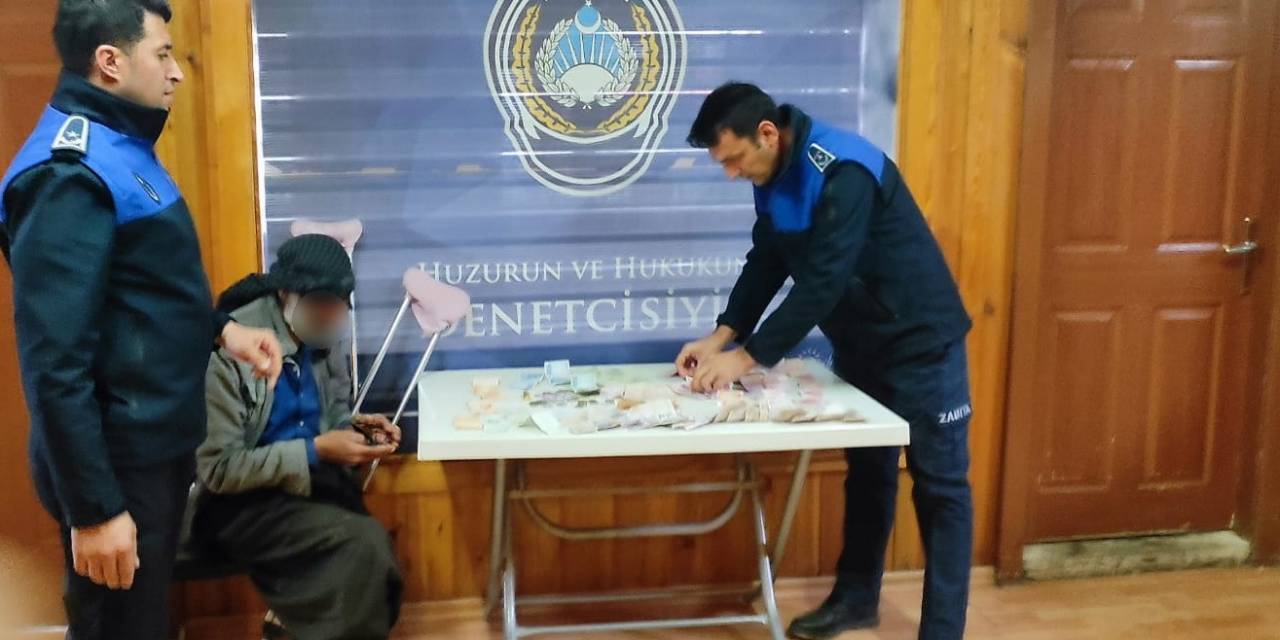 Dilenen Şahsın Cebinden 2 Bin Tl Para Çıktı