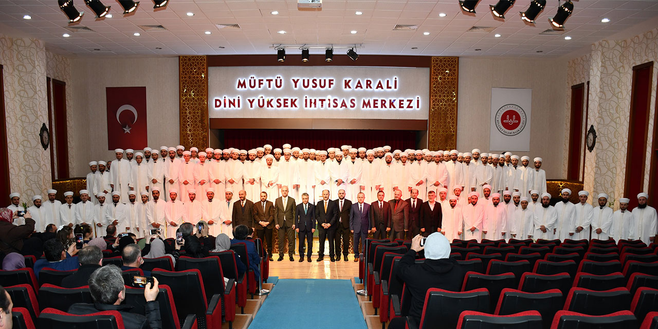 Rize'de Diyanet Akademisi 1. Dönem Aday Din Görevlileri Mezuniyet Töreni Yapıldı