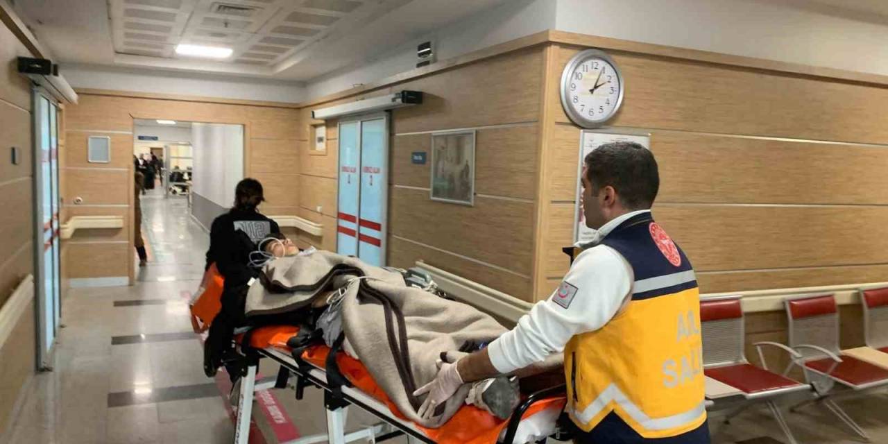 Karaman’da Gençlerin Bıçaklı Kavgası: 1 Yaralı