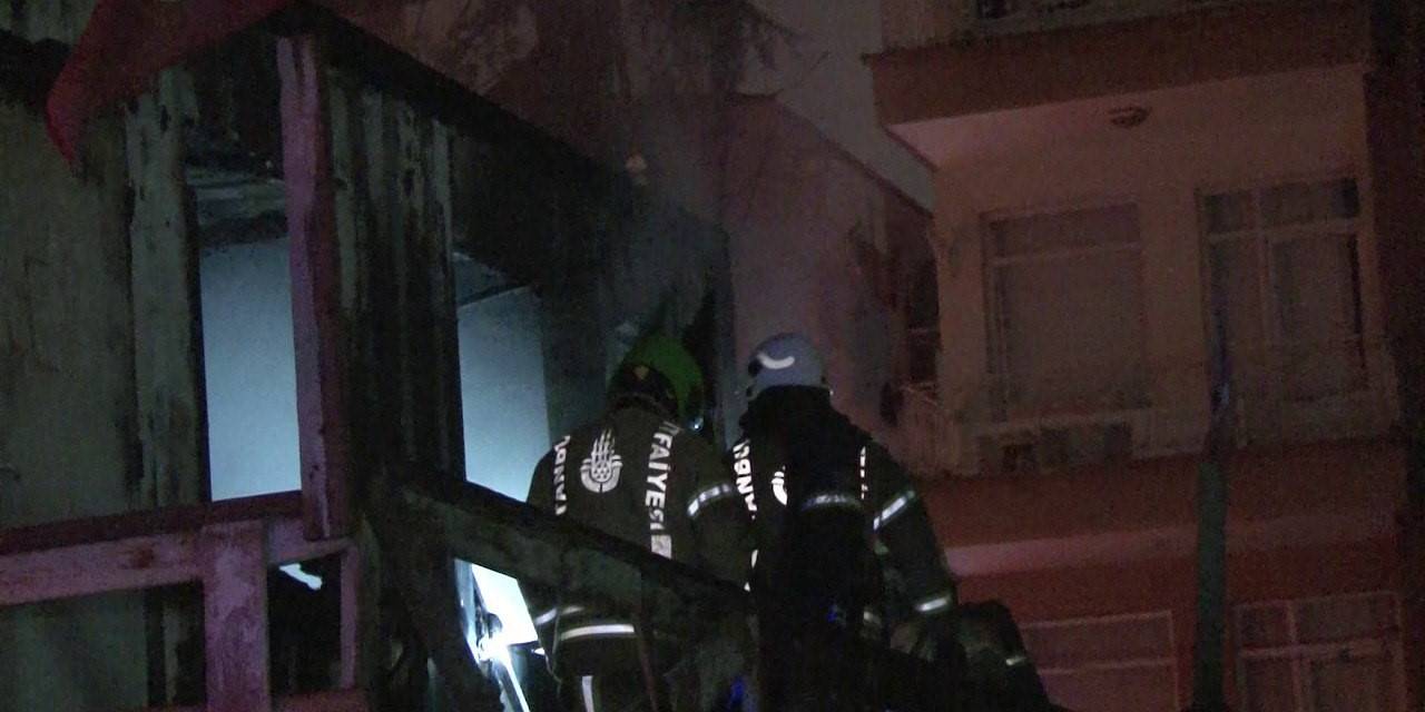 Kadıköy’de İnşaat İşçilerinin Kaldığı Konteyner Yanarak Küle Döndü