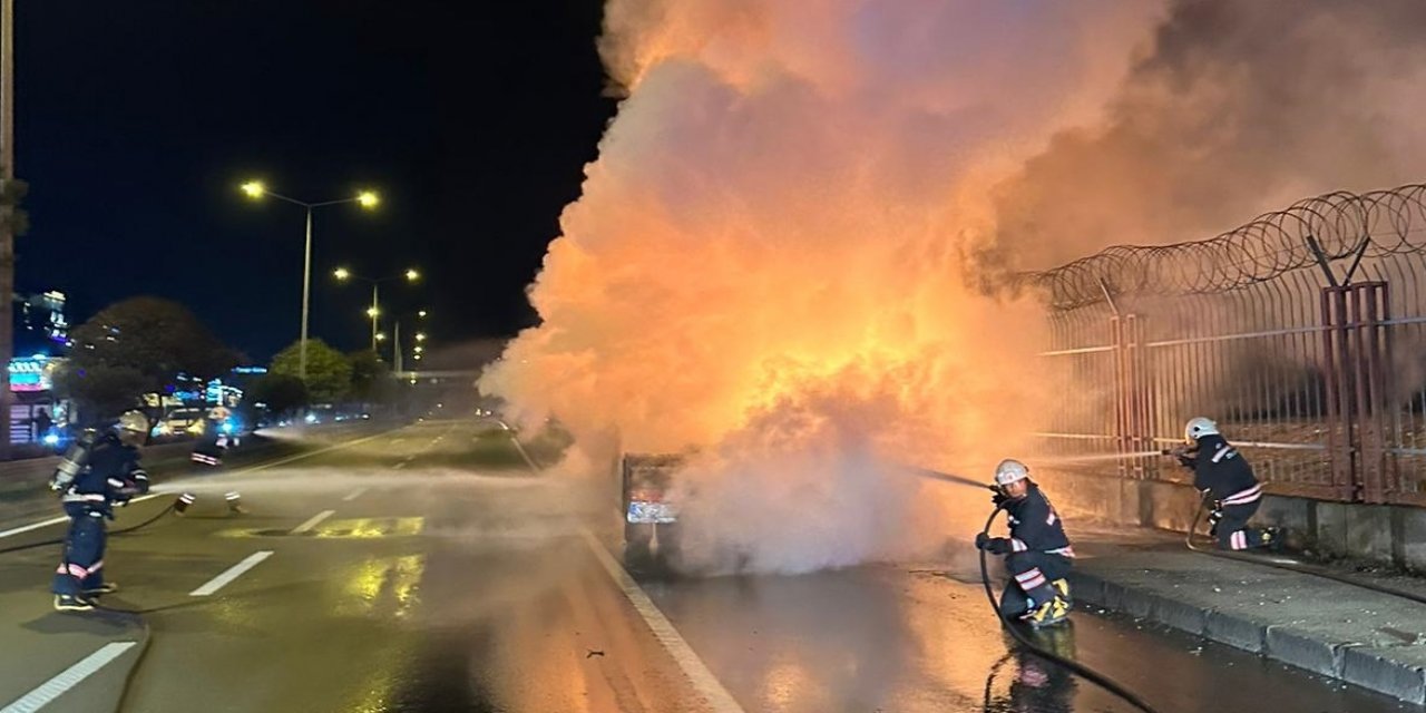 Trabzon'da tır çekicide yangın