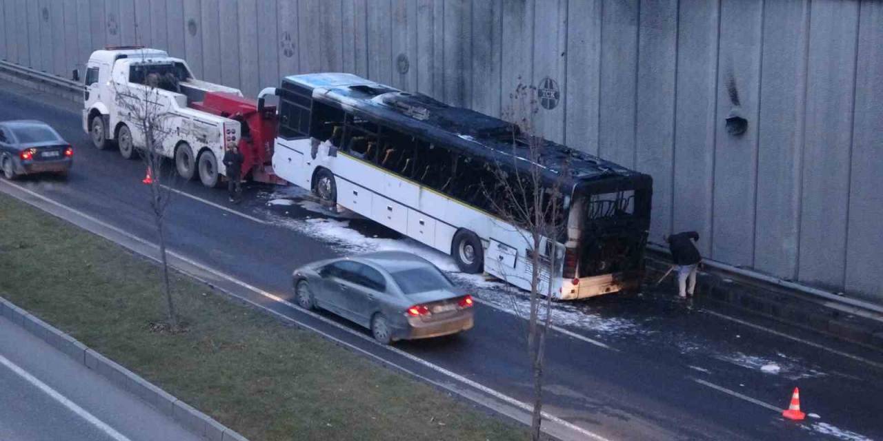 Servis Otobüsü Alev Alev Yandı