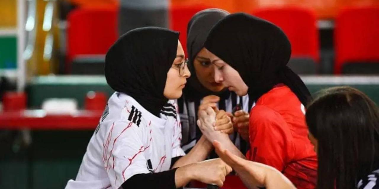 Genç Kızlar Bilek Güreşinde Türkiye Finallerinde