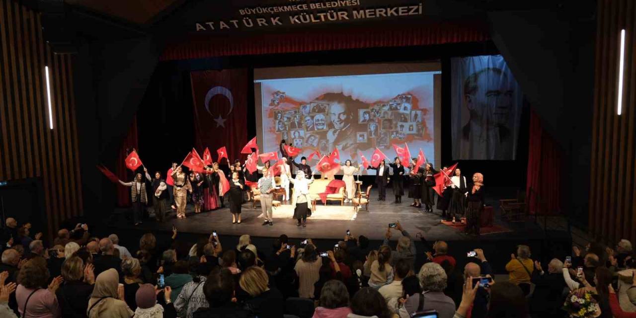 Büyükçekmece’de ‘’zamansız Kadınlar’’ Sanatseverlerle Buluştu