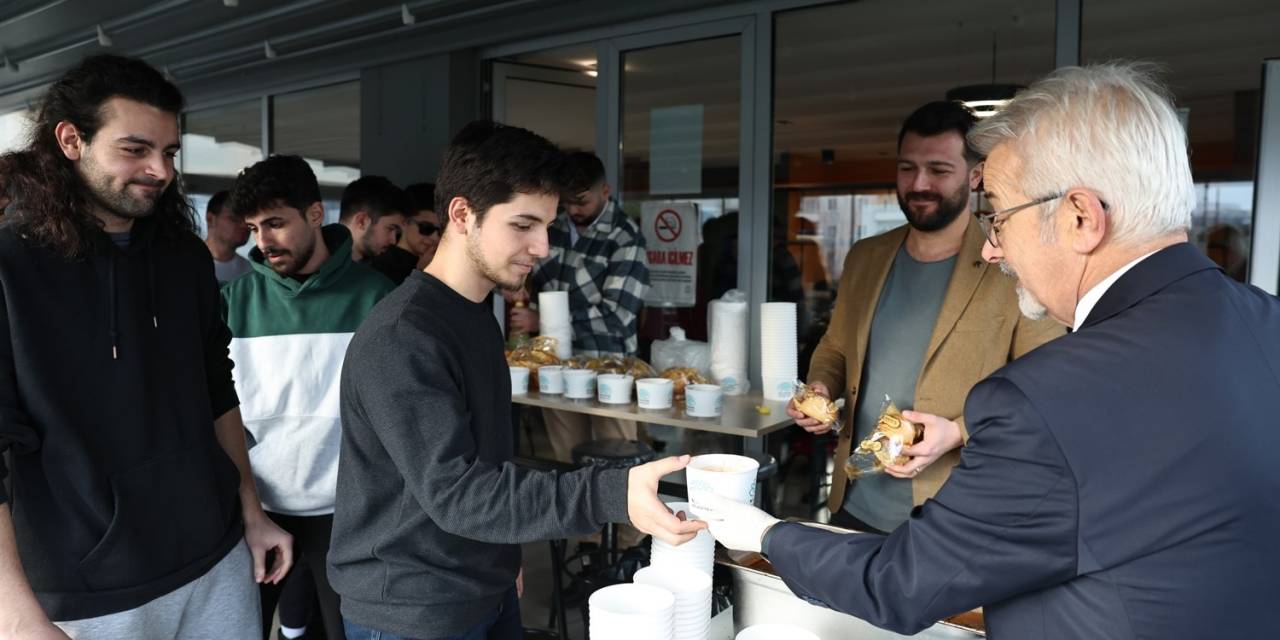 Başkan Erdem’den Öğrencilere Çorba İkramı