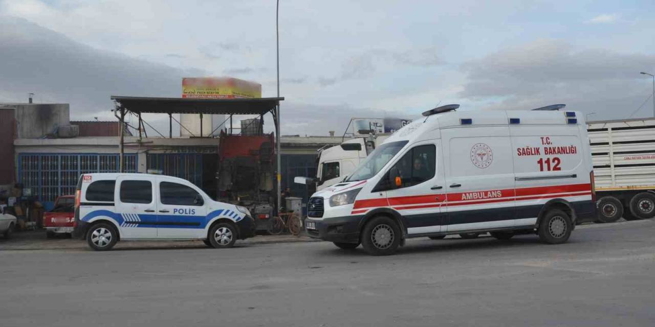 Tamir Ettiği Tırın Kabininin Altında Kalan Usta Ağır Yaralandı
