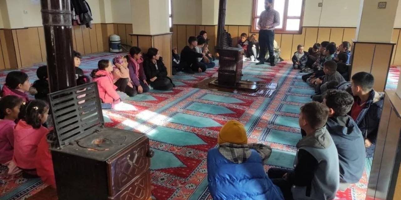 Özalp’ta “Cami-çocuk” Buluşmaları