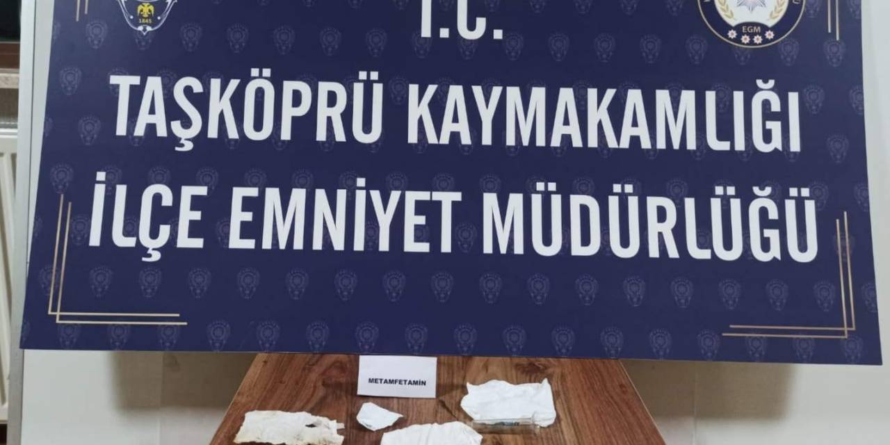 Kastamonu’da Durdurulan Araçta Uyuşturucu Ele Geçirildi: 3 Gözaltı