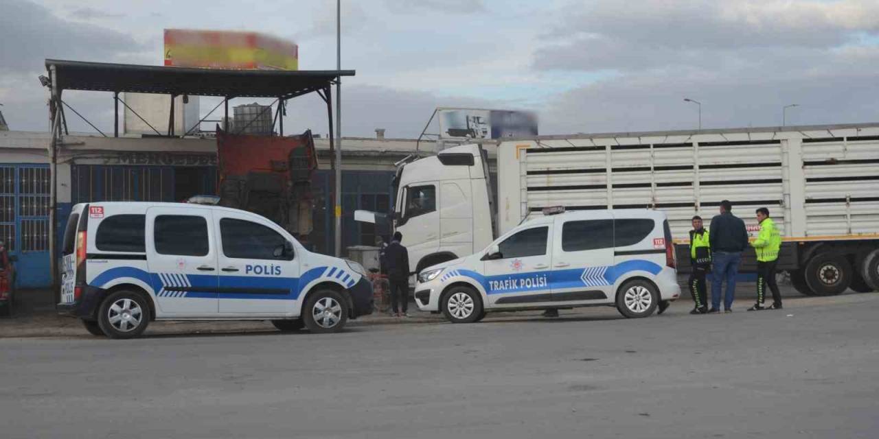 Tamir Ettiği Tırın Kabininin Altında Kalan Usta Hayatını Kaybetti