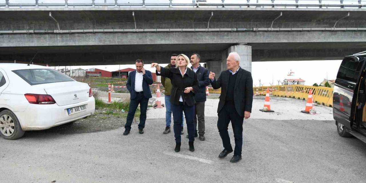 Lapseki Belediyesi, Yeni Sanayi Sitesi Girişine Yeni Yol İnşa Ediyor