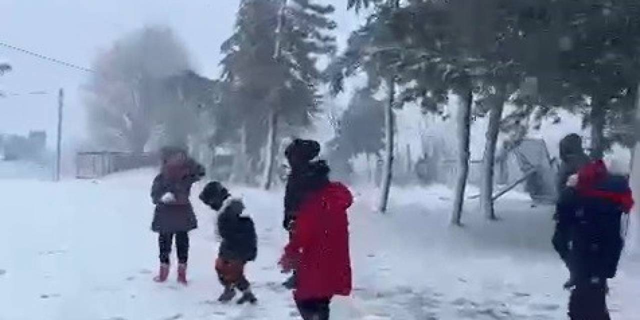 Çanakkale’de Öğrencilerin Kar Sevinci