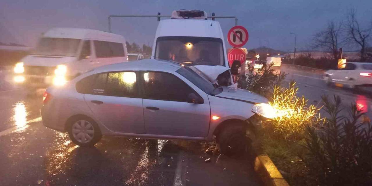 Minibüs İle Otomobil Çarpıştı: 1 Yaralı