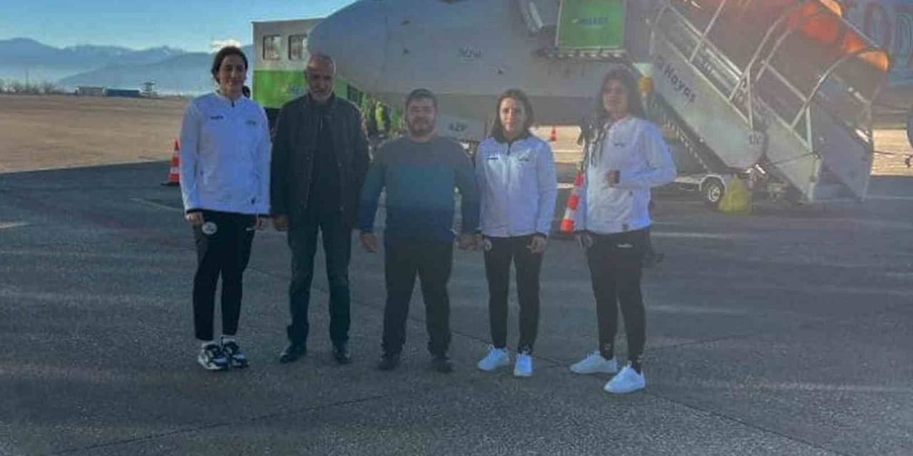 Büyük Kadınlar Türkiye Ferdi Boks Şampiyonasına Elazığ, 4 Sporcuyla Katıldı