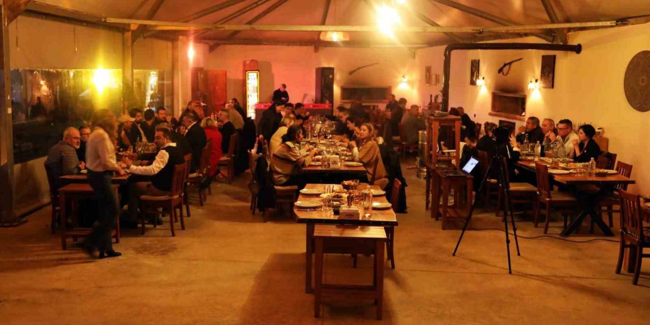 Gazeteciler Bir Araya Geldi