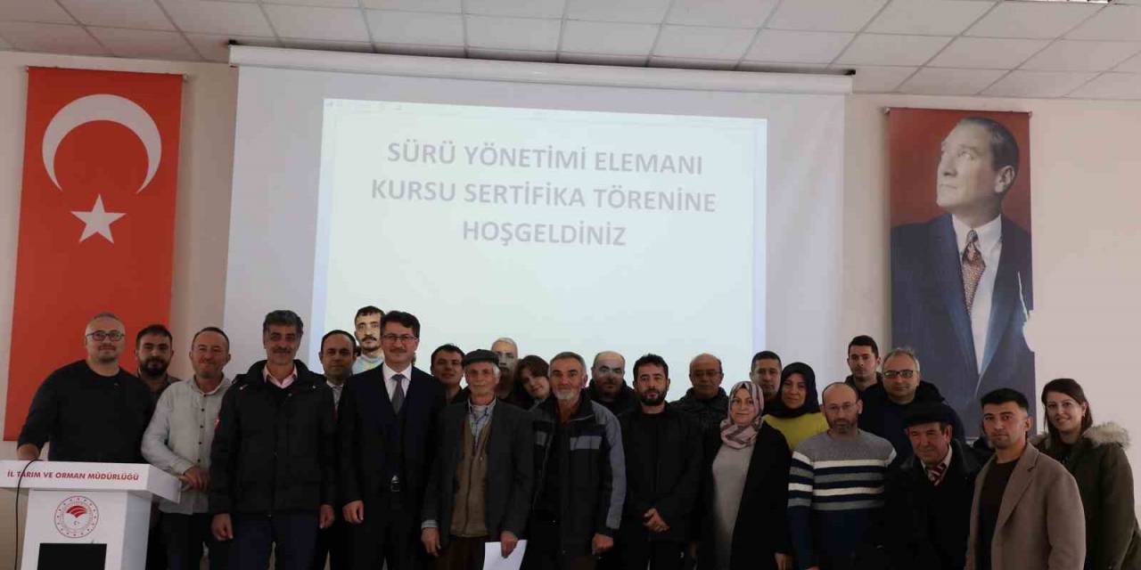 Sürü Yönetimi Eğitimi Alan Yetiştiricilere Sertifikaları Verildi