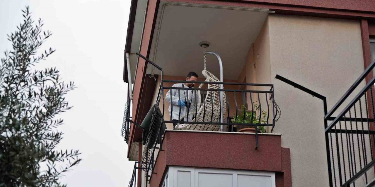 Balkonda Kanlar İçerisinde Ölü Bulundu