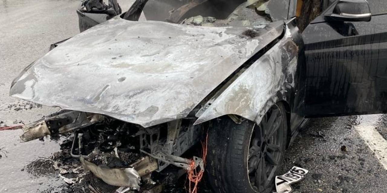 Çarpışan Otomobillerden Biri Yandı