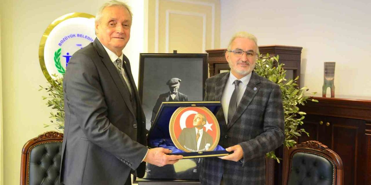 Başkan Bakkalcıoğlu Ertuğrulgazi Derneği’nin Yeni Yöneticileri İle Bir Araya Geldi