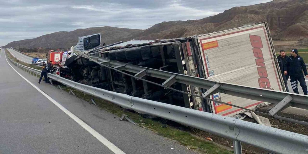 Kırıkkale’de Tır İle Otomobil Çarpıştı: 3 Yaralı