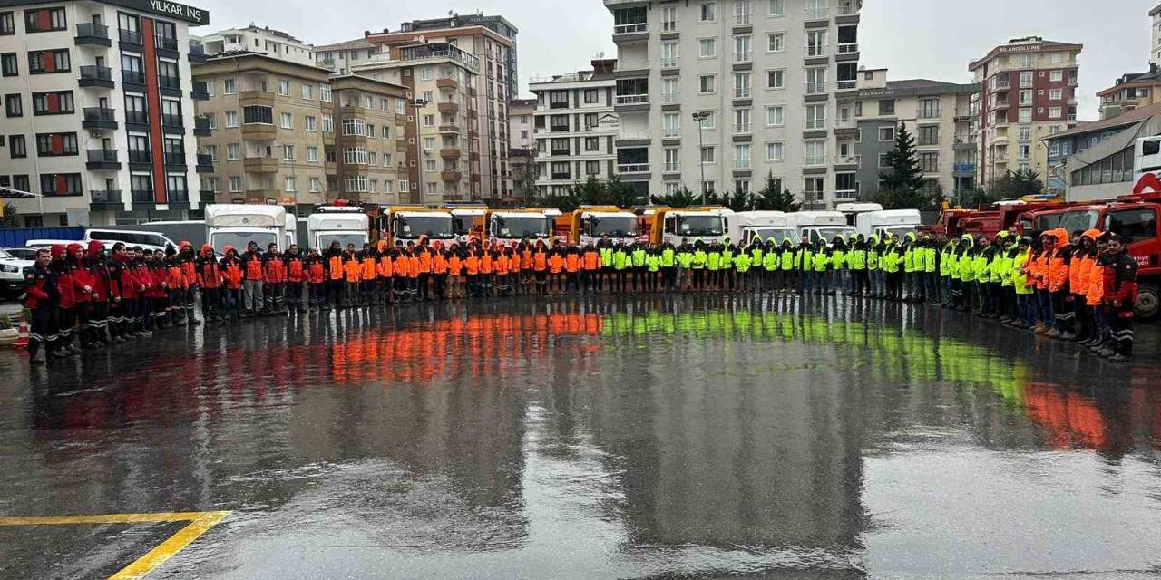 Ümraniye Belediyesi Ekipleri Kar Yağışına Karşı Hazır