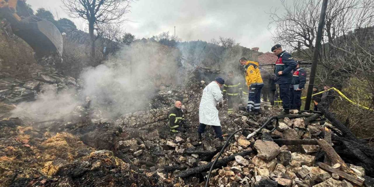 Burdur’da Ev Yangını: Yaşlı Kadın Hayatını Kaybetti
