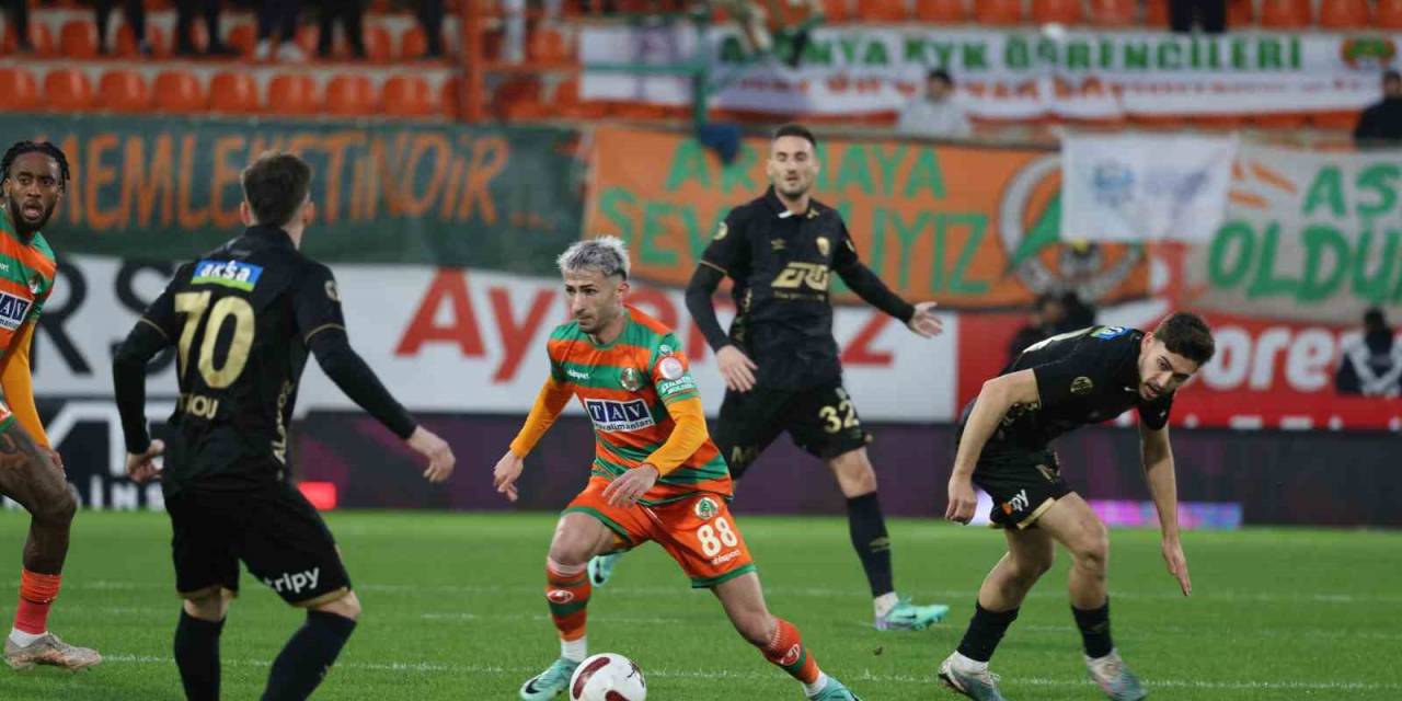Trendyol Süper Lig: Alanyaspor: 0 - Mke Ankaragücü: 0 (İlk Yarı)
