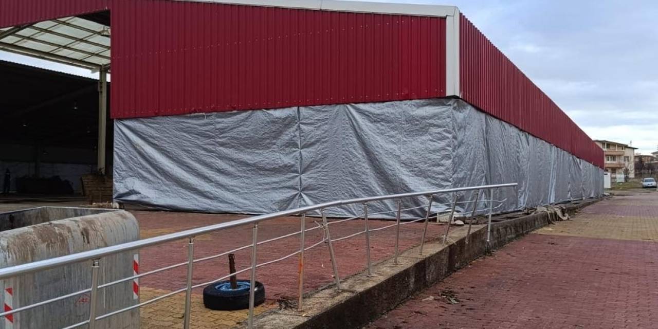 Pazar Yeri Branda Çekilerek Koruma Altına Alındı