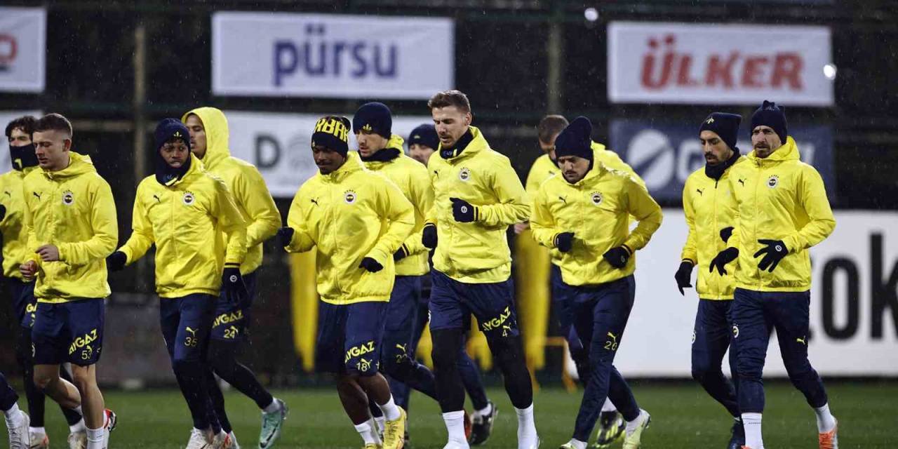 Fenerbahçe Hazırlıklarını Tamamlayarak Kampa Girdi