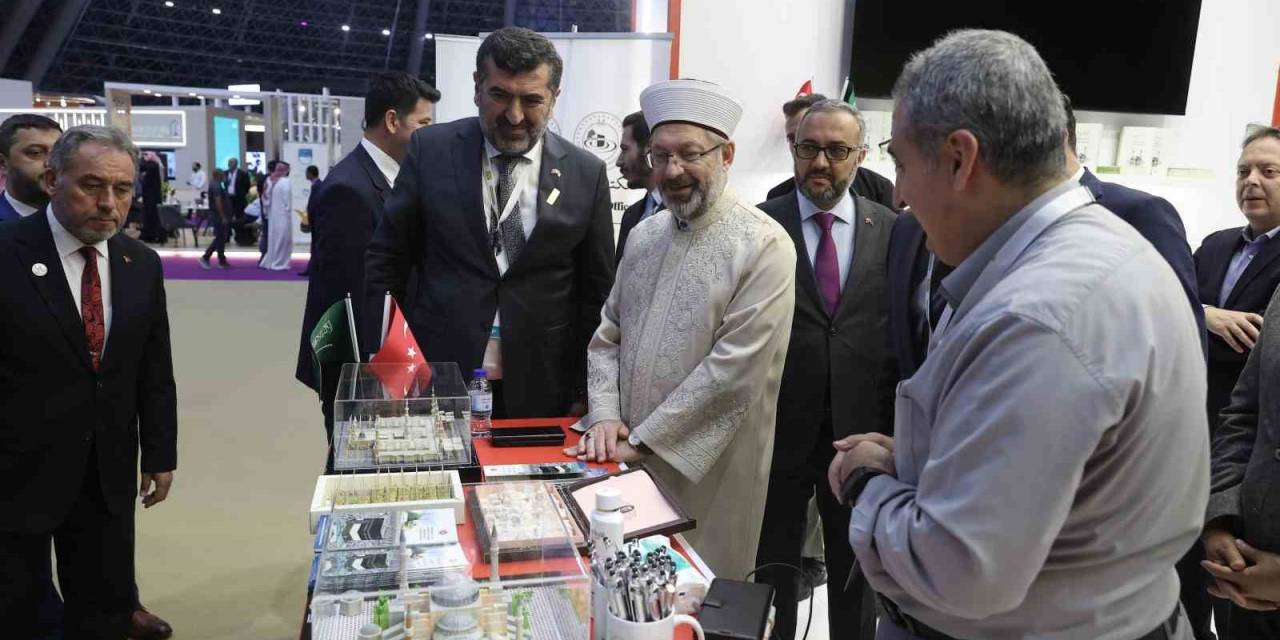 Diyanet İşleri Başkanı Erbaş: “Hacılarımıza Daha Nitelikli Hizmet Vermenin Gayreti İçerisindeyiz”