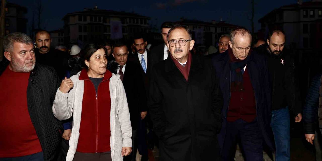 Bakan Özhaseki “Eşimin, Çocuğumun Mezarına Yakın Oturmak İstiyorum” Diyen Depremzedelerin İsteğini Geri Çevirmedi