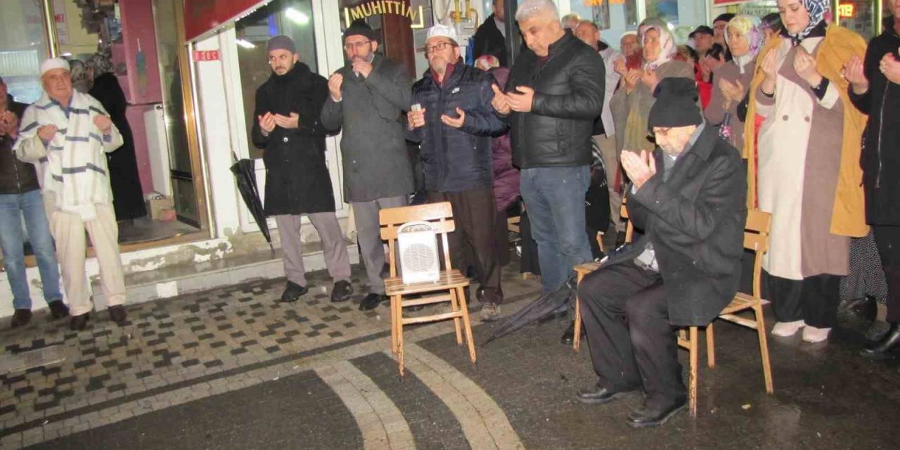 Hisarcık Ve Emet’ten 40 Kişilik Yeni Yılın İlk Umre Kafilesi Dualarla Uğurlandı