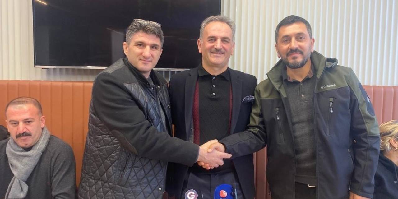 Gemlik Romanlar Dernek Başkanı Ve Ferhat Işık Kucaklaştı